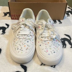 Levi’s Naya Print Sneakers BRAND NEW